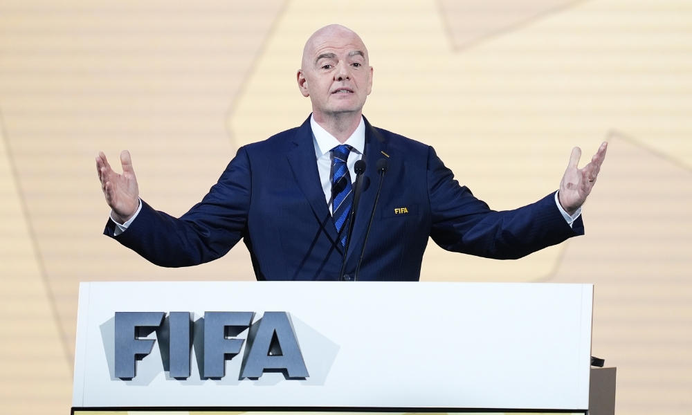 给巴黎FC
